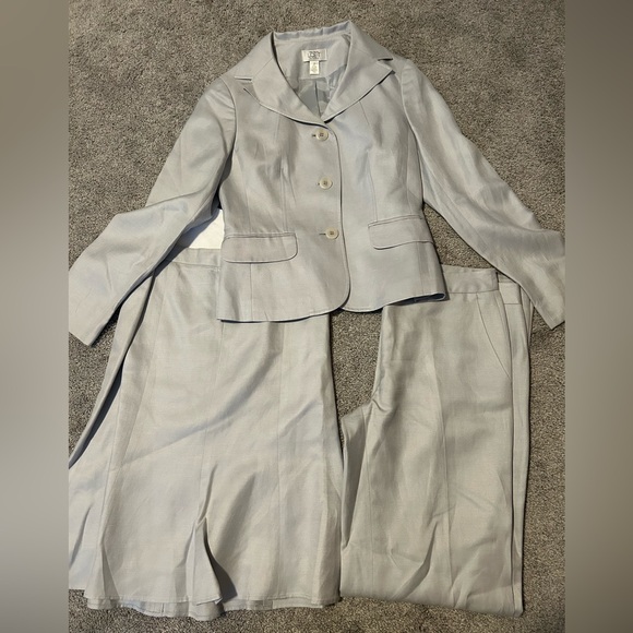 Women’s soft gray 3 piece suit—EUC!! - Picture 5 of 7